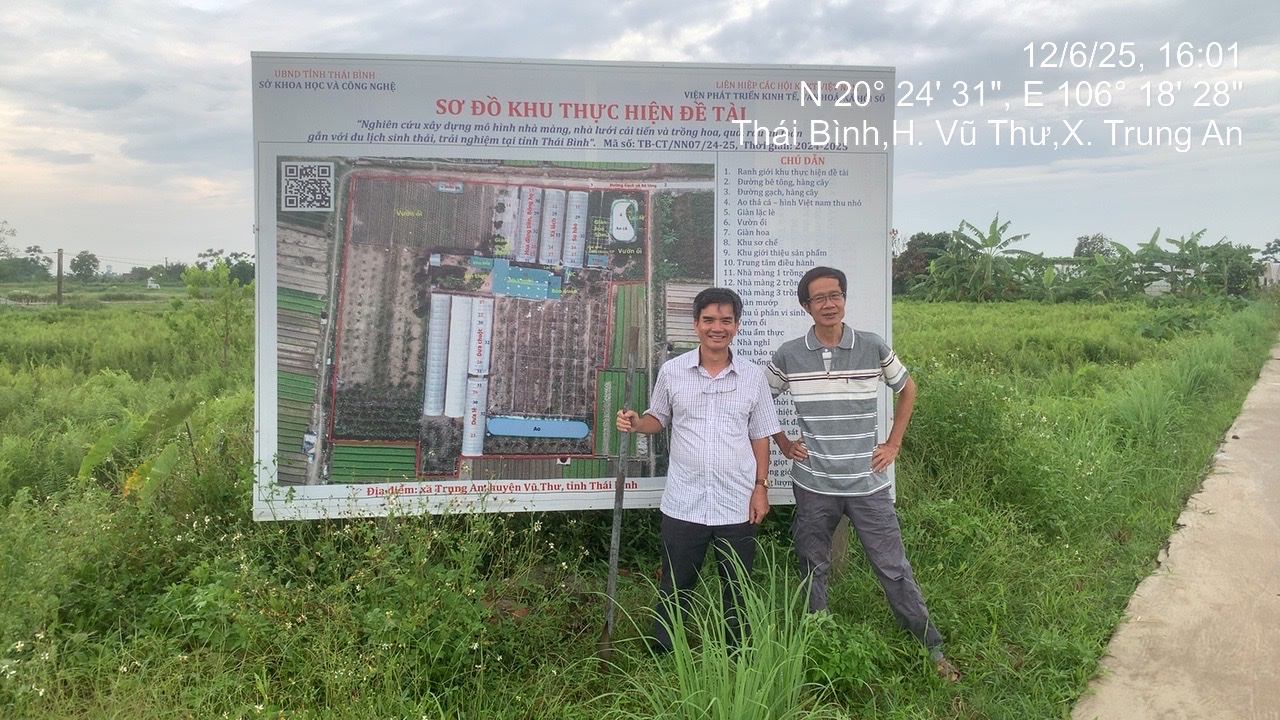 Viện IDECS đón khách từ Hà Nội đến thăm khu vườn